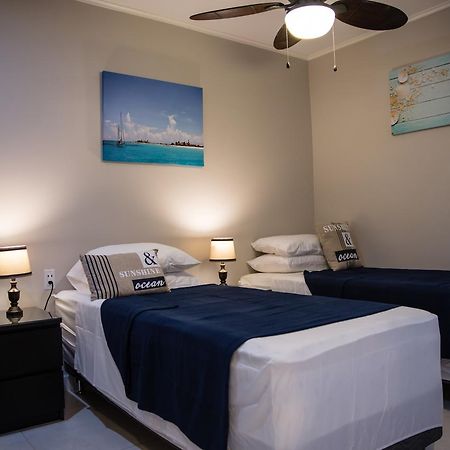 The Pier Beach Inn & Suites 威廉斯塔德 外观 照片