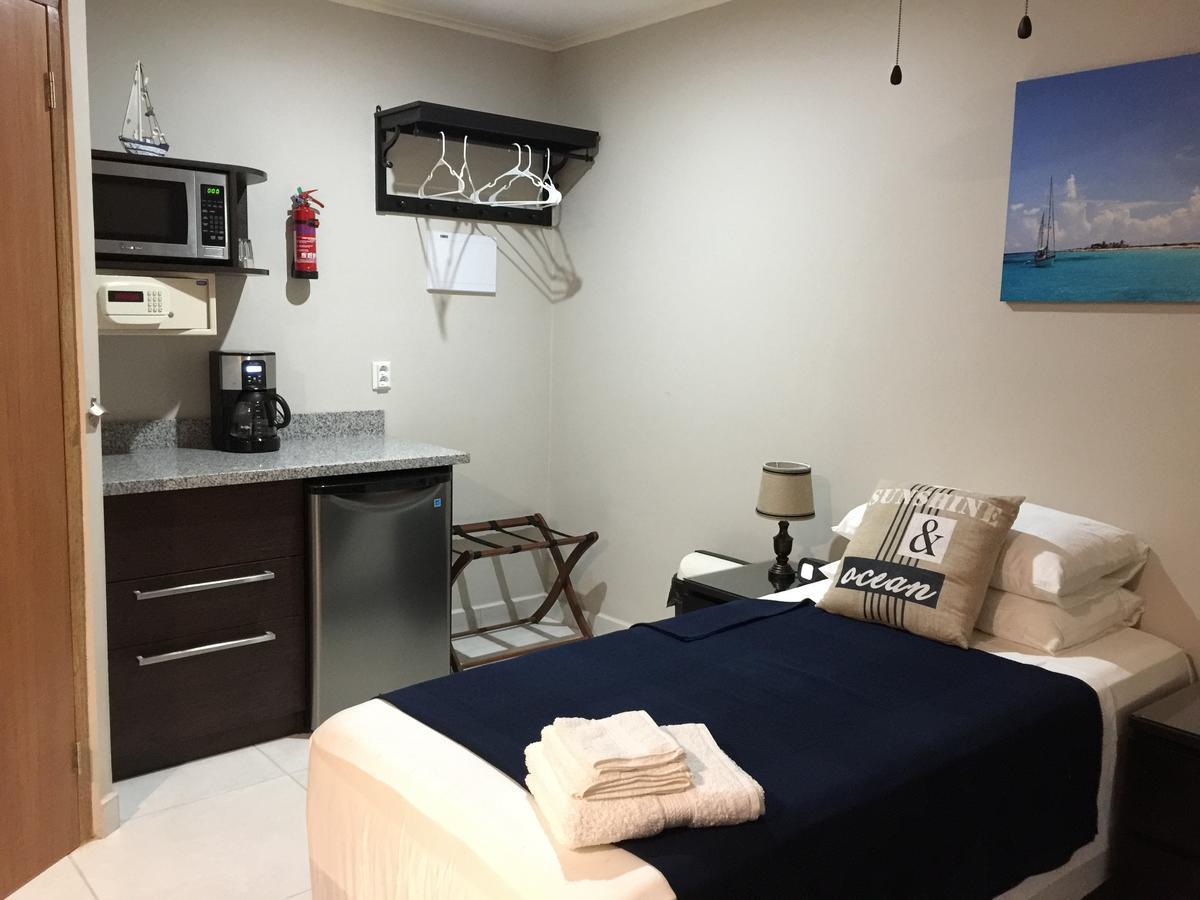 The Pier Beach Inn & Suites 威廉斯塔德 外观 照片