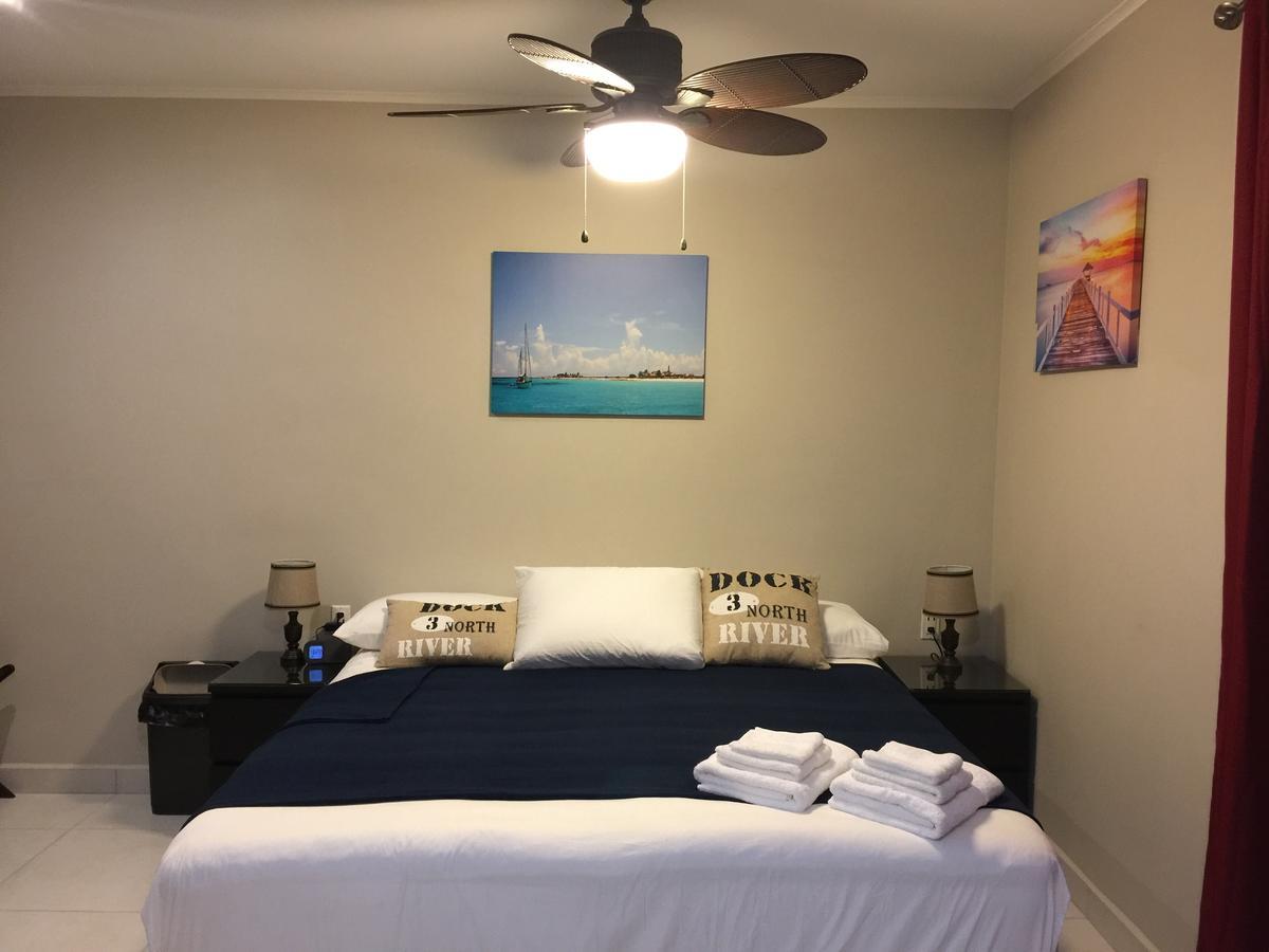 The Pier Beach Inn & Suites 威廉斯塔德 外观 照片